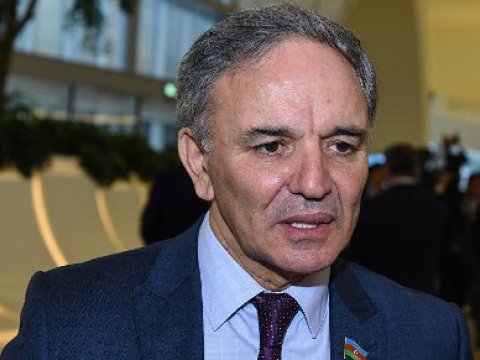 Əflatun Amaşov qəzet kağızlarına tətbiq edilən əlavə dəyər vergisinin ləğvini İSTƏDİ