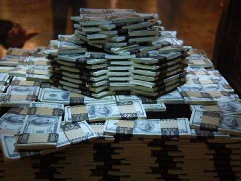 Azərbaycanlı iş adamı 750 milyon dollar qazandı
