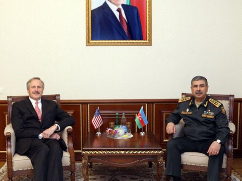 Azərbaycanla ABŞ arasında hərbi əməkdaşlıq m&uuml;zakirə olunub