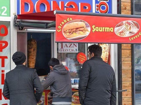 1 manatlıq “dönər+ayran”nın keyfiyyətinə kim zəmanət verir... - ÖZBAŞINALIQ