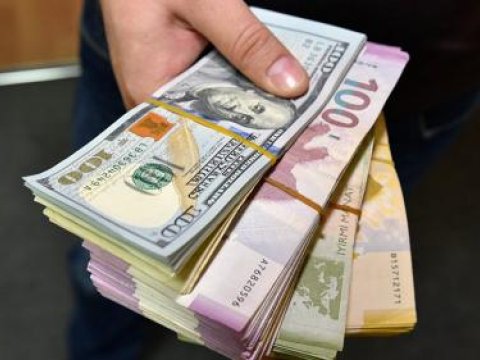 Azərbaycanda dollara tələbat artdı &ndash; Manata TƏZYİQLƏR