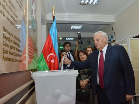 Milli Məclisin sədri Nəsimidə səs verdi