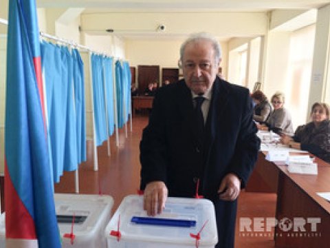 Ayaz M&uuml;təllibov prezident se&ccedil;kilərinə gəldi