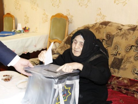 Ağbirçək Zinyət Həsənova: “Əmin-amanlığına səs verdim”