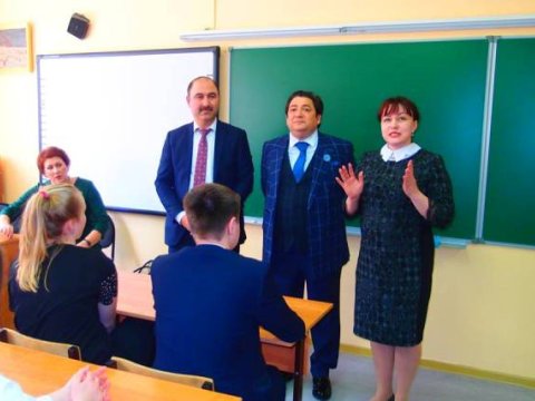 Rusiyalı şagirdlər UNEC-də təhsil almaqda maraqlıdırlar