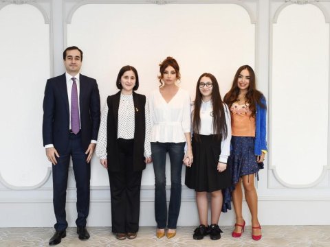 Mehriban Əliyeva gənc ixtira&ccedil;ılarla g&ouml;r&uuml;ş&uuml;b