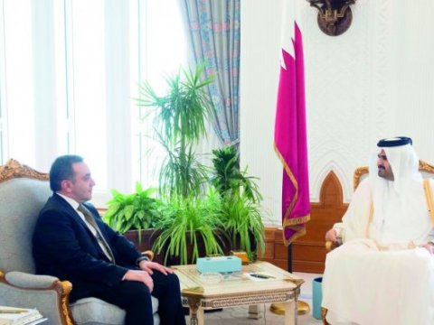 Səfirimiz etimadnaməsini Qətər Əmirinin müavininə təqdim edib