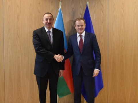 Aİ Şurasının rəhbəri Donald Tusk Prezident İlham Əliyevi təbrik etdi