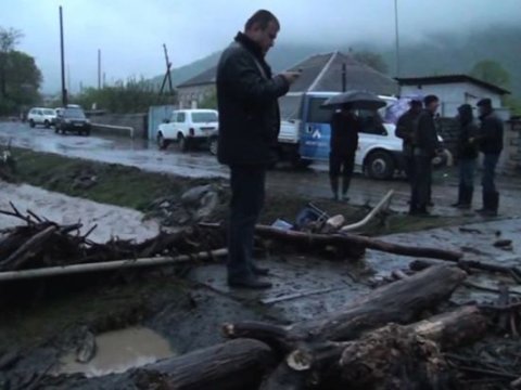 Leysan Zaqatalanı işıqsız qoydu&nbsp;- Maşını sel apardı