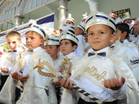 Xocalıdan olan 27 uşaq sünnət edildi