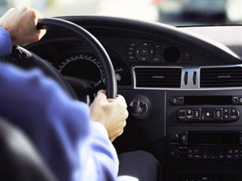 54 yaşlı s&uuml;r&uuml;c&uuml; s&uuml;kan arxasında &ouml;l&uuml;b - ŞƏKİDƏ