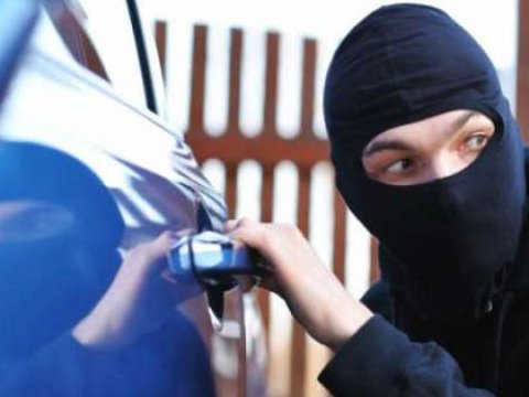 Bakıda avtomobildən 20 min dollar oğurlayan şəxs saxlanılıb