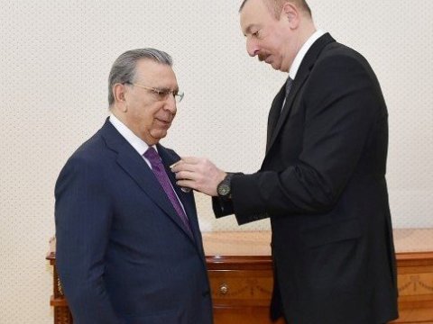 İlham Əliyev Ramiz Mehdiyevə &ldquo;Ş&ouml;hrət&rdquo; ordeni verdi - FOTO