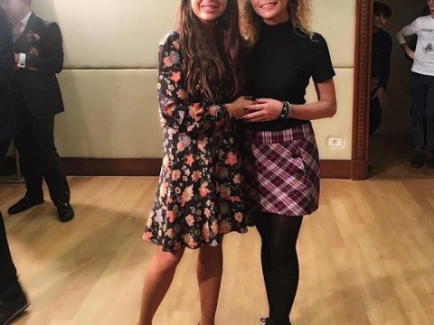 Leyla Əliyeva “İlin gənc aktrisası” ilə şəklini paylaşdı