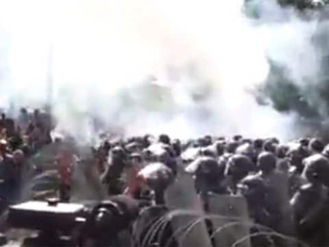 Yerevanda polislə m&uuml;xalifət &uuml;zvləri toqquşub - FOTOLAR