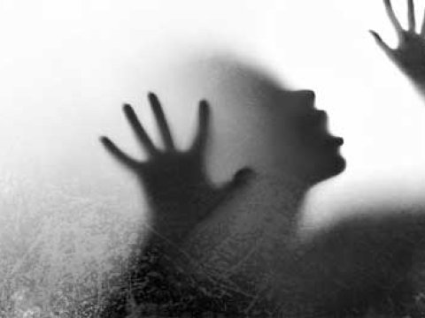 Cəlilabadda m&uuml;əllim məktəbin s&uuml;p&uuml;rgə&ccedil;isini zorlayıb