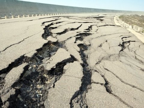 Şamaxıda torpaq s&uuml;r&uuml;şməsi - əsas yollardan biri dağıldı