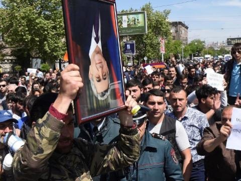 Ermənistanda fövqəladə vəziyyət elan oluna bilər