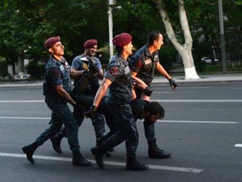 Ermənistanda yeni toqquşmalar- 5 polis yaralandı