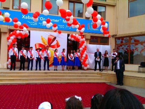 Bakıdakı bu orta məktəbə hər şagirdi götürmürlər