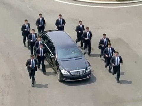 Kim Çen Inın cangüdənlər ordusu - FOTO