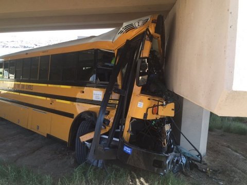 Məktəb avtobusunda dəhşət: 13 şagird can verdi