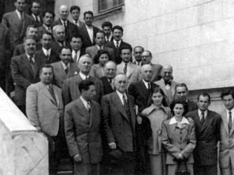 AXC deputatları maaşlarını ala bilməyən məmurlara qarşı - 