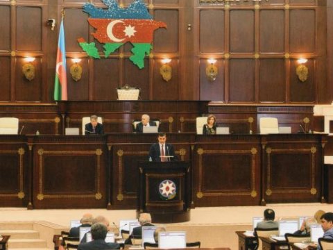 Deputatların maaşı 10 faiz artırılır  