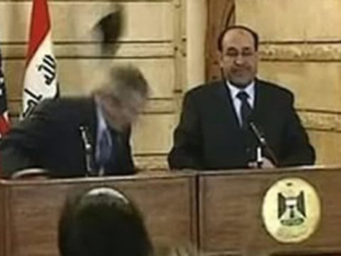 Buşa ayaqqabı atan iraqlı jurnalist deputat ola bilər