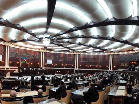 Milli Məclisin iclası başladı