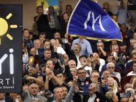 İstanbulda m&uuml;xalifət partiyasına h&uuml;cum: 5 yaralı