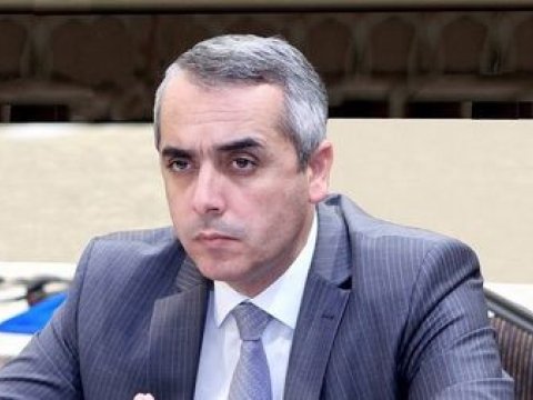 Elman Babayevi nazirlikdə kim əvəzləyir?   