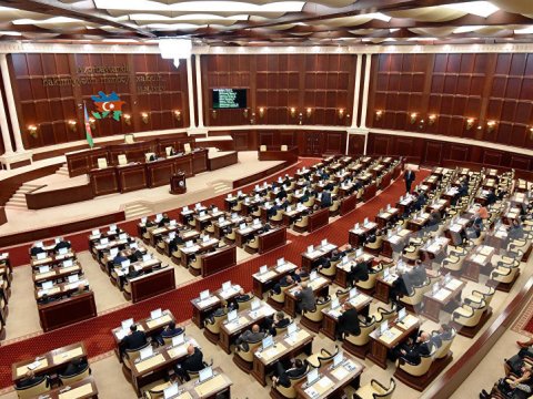 Milli Məclisin xüsusi iclası başladı