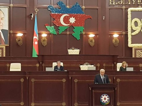 “Onun gördüyü işlər insanı heyrətə gətirir” – Oqtay Əsədov