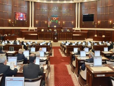 Milli Məclisdə “18+” məsələsi gündəmə çıxarıldı