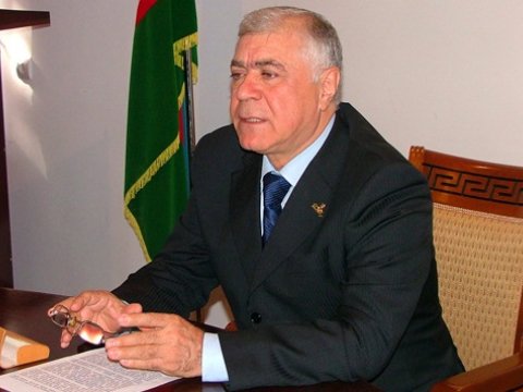 Deputat Əliağa Hüseynov jurnalisti və Ordunu təhqir etdi