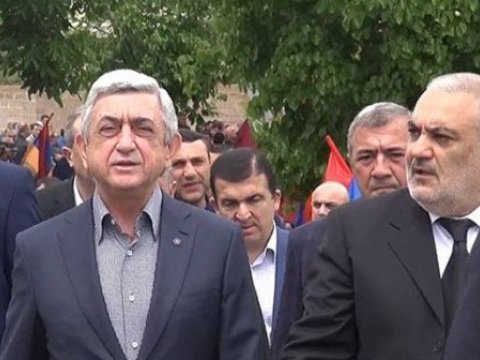 Sarkisyan istefasından sonra ilk dəfə&nbsp;adam arasına &ccedil;ıxdı &ndash; FOTO