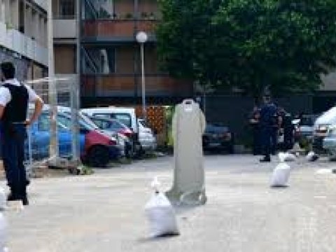 Marseldə atışma: 2 &ouml;l&uuml;