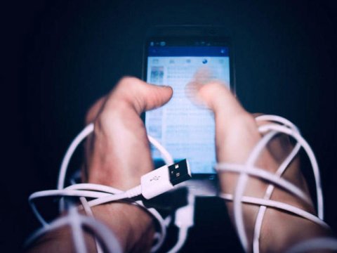 Sosial şəbəkələr insanları &ouml;ld&uuml;r&uuml;r - ARAŞDIRMA