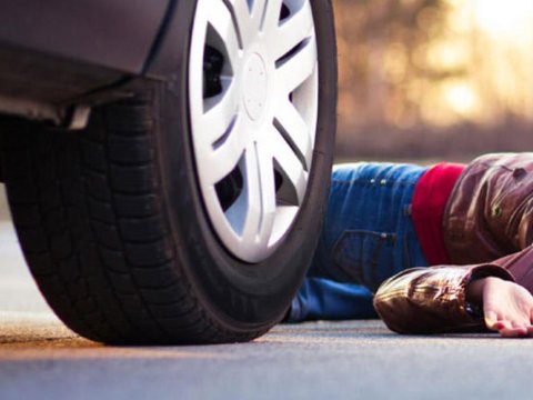 Bakıda maşın vuran iki tələbədən xəbər var   