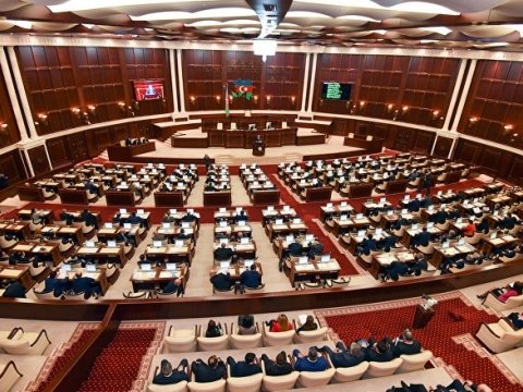 Milli Məclis tətilə getdi