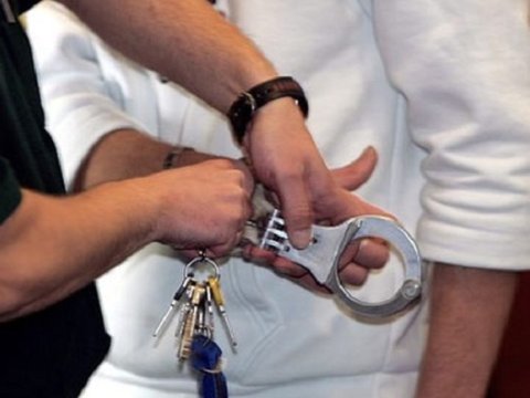 Bakıda narkotik satan müəllim tutuldu