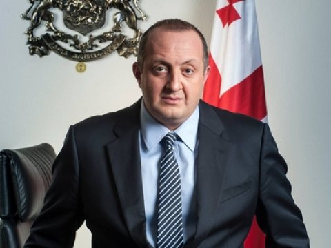 G&uuml;rc&uuml;stan prezidenti etiraz&ccedil;ılarla g&ouml;r&uuml;şd&uuml;