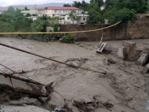 “Göyçay rayonu faktiki olaraq iki hissəyə bölünüb” – Deputat selin yaratdığı fəsadlardan DANIŞDI   