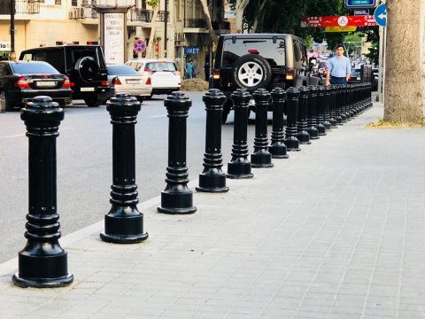 Bundan sonra avtomobilləri səkidə park edə bilməyəcəklər - FOTO