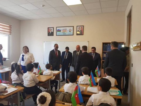 ABŞ səfirliyi köçkün məktəbində “Amerika rəfi”ni AÇDI - FOTOLAR      