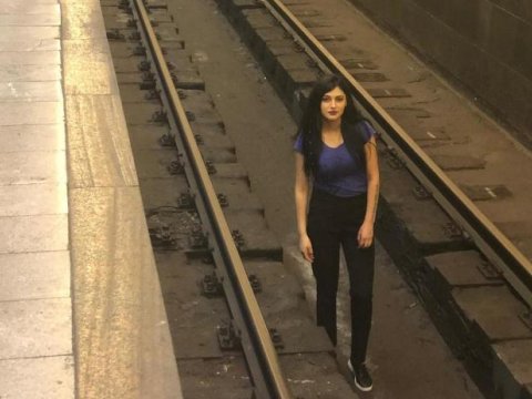 Bakı metrosunda relsə çıxan qız - “Təhlükəli kadr”ın necə çəkilidiyi açıqlandı - FOTO