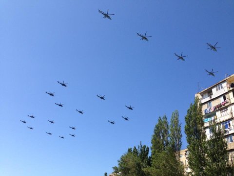Azərbaycan hərbi parada HAZIRLAŞIR - Təyyarə və helikopterlər havaya qalxdı  