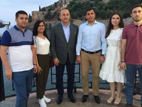 Çavuşoğlu azərbaycanlı jurnalistlərin suallarını cavablandırdı: “Bəzən dostum Elmar Məmmədyarovla zarafatlaşıram”