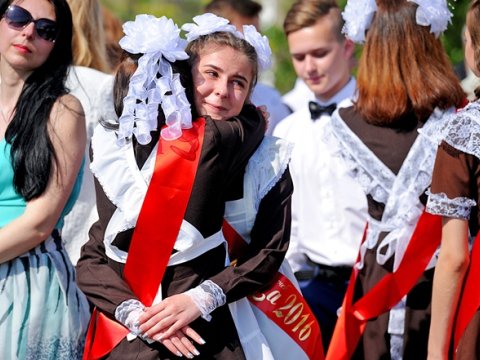 Tanınmışların “Son zəng” XATİRƏLƏRİ: “Sinif yoldaşımızın anası aldığımız meyvədən özlərinə kompot bişirmişdi”